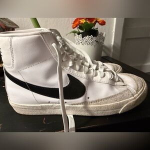 Nike Blazers women’s 9 white & black